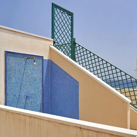 Beachfront Costa 公寓 *