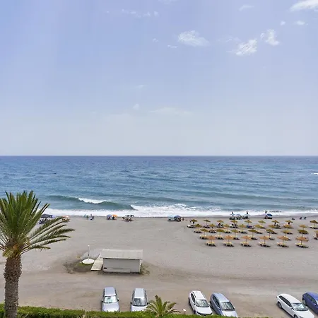 Beachfront Costa 公寓
