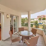Beachfront Costa شقة