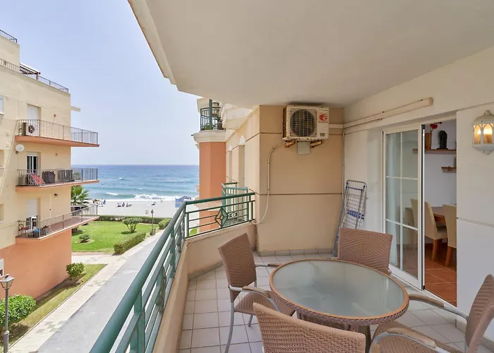 Beachfront Costa Апартаменты *